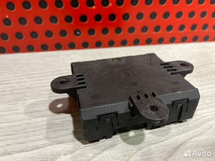 Блок управления двери задней левой Land Rover