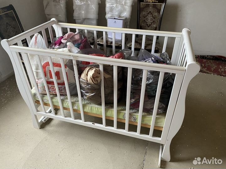 Кроватка +вещи