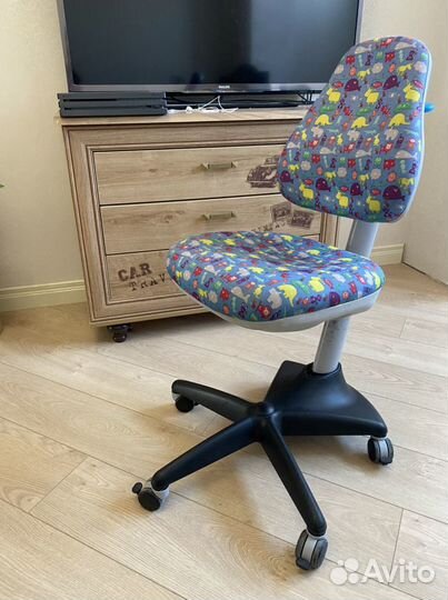 Школьное кресло