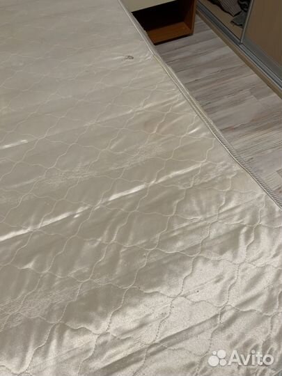 Кровать с матрасом 140 200