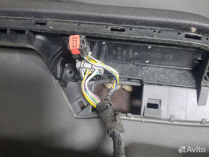 Обшивка передней левой двери с мотором и проводкой