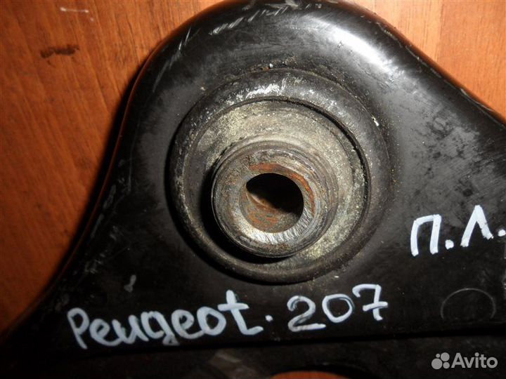 Рычаг подвески передний правый Peugeot 207 WA