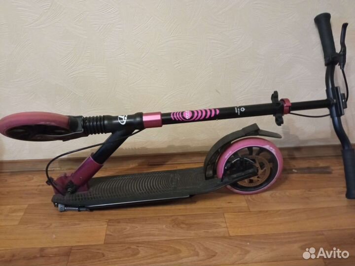 Самокат, выдерживает до 100 кг