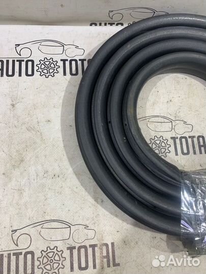 Уплотнитель проема двери задний левый Nissan