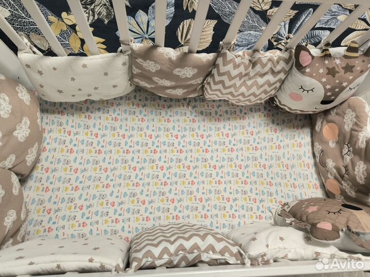 Детская кроватка с маятником и ящиком