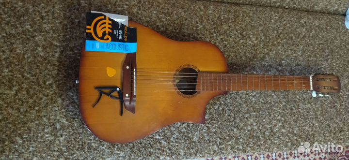 Акустическая гитара