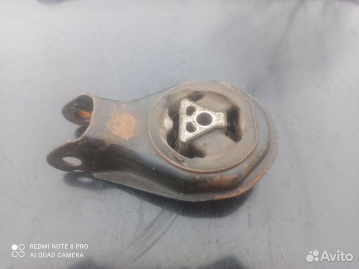 Подушка крепление кпп Ford Focus 2