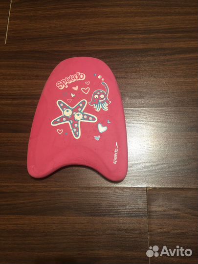 Доска для плавания в бассейне