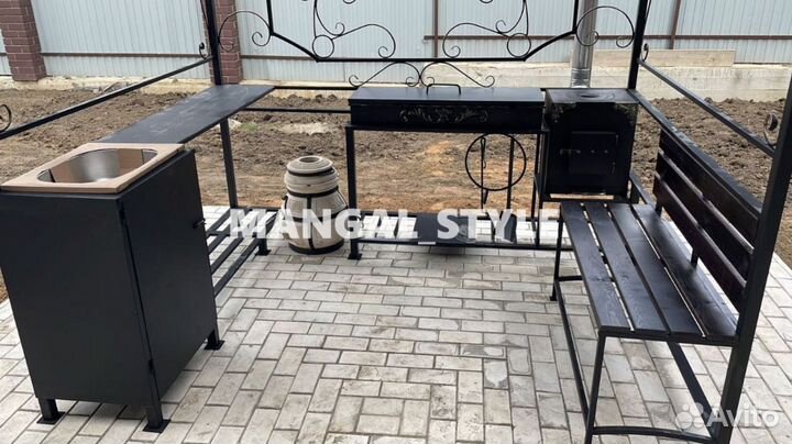 Мангал с крышей