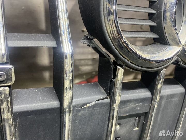 Решетка радиатора audi a4 b9