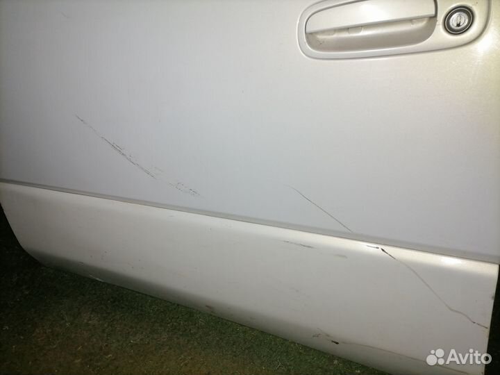 Дверь передняя левая Toyota Ipsum SXM10 Пустая