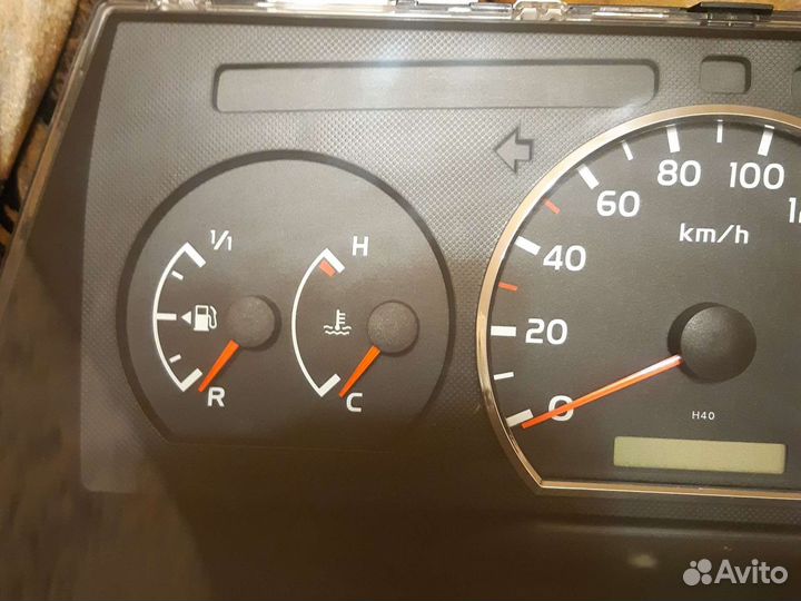 Toyota Hiace 2000-2012г.в.щиток приборов оригинал