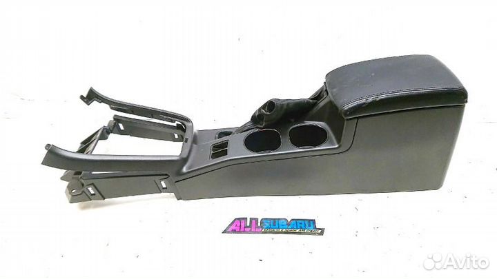 Центральная консоль, подлокотник, борода Subaru