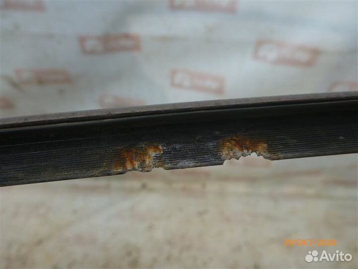 Молдинг стекла задний Mercedes-Benz 190 W201