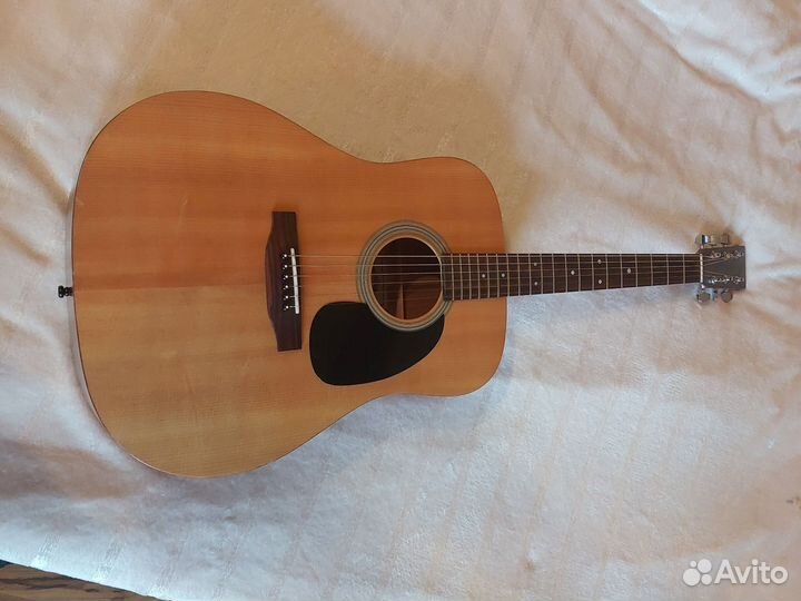 Акустическая гитара