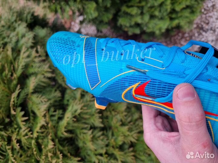 Футбольные бутсы Nike