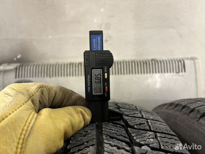 Michelin X-Ice XI3 215/65 R17 99T