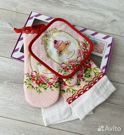 Подарочный набор. Варежка, прихватка, полотенце