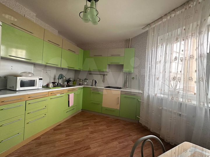 3-к. квартира, 86 м², 8/17 эт.