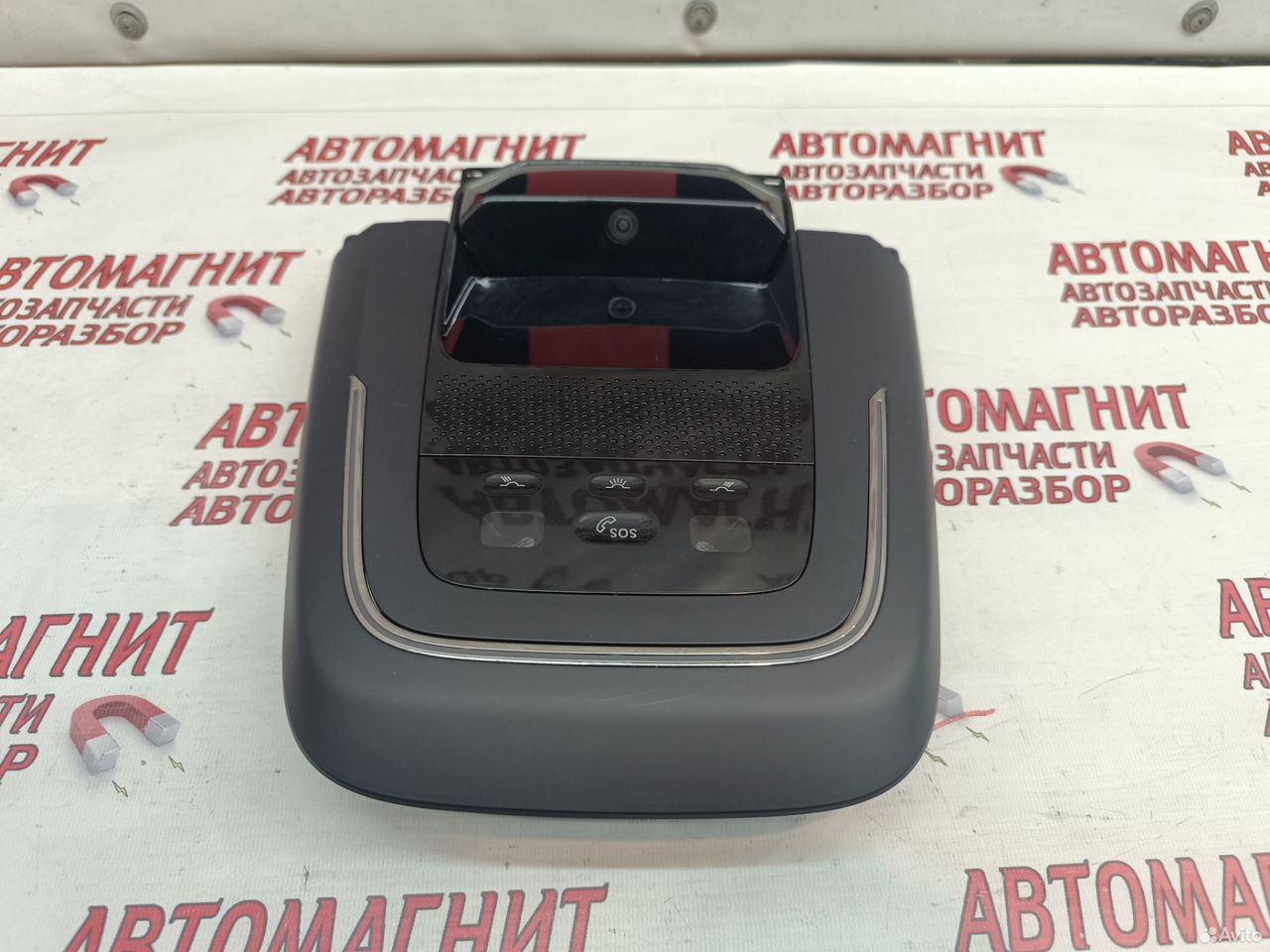 Плафон освещения салона Zeekr 001