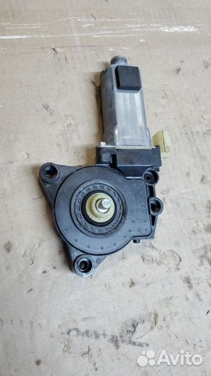 Моторчик стеклоподъемника задний правый hyundai I