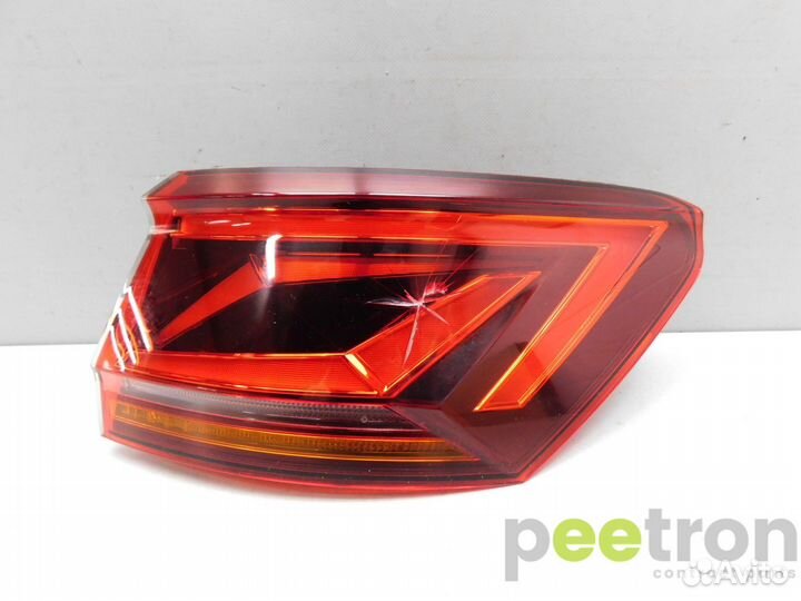 Б/У Фонарь задний наружный правый 760945208A VAG