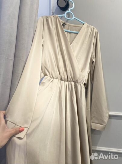 Вечернее платье. Плетье женское. Бежевое платье