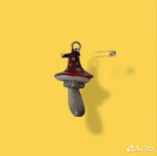 Брелки и брошки