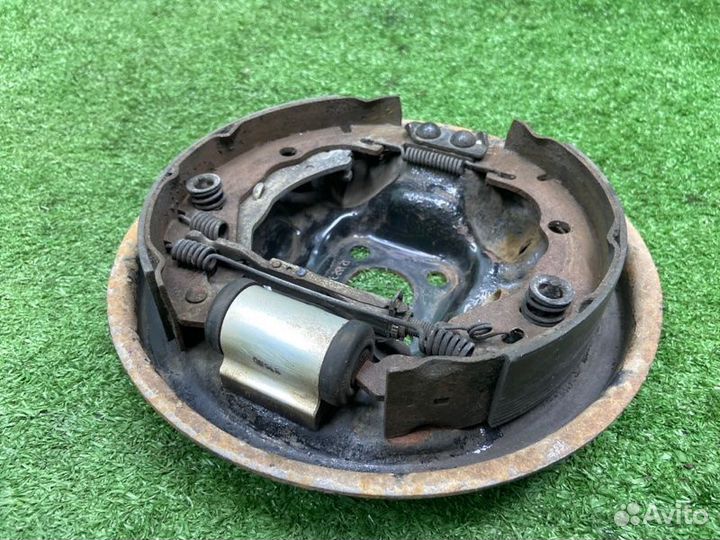 Колодки тормозные задние левые Renault Sandero