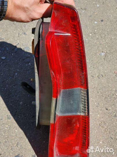 Фара задняя правая внешняя Mitsubishi Carisma