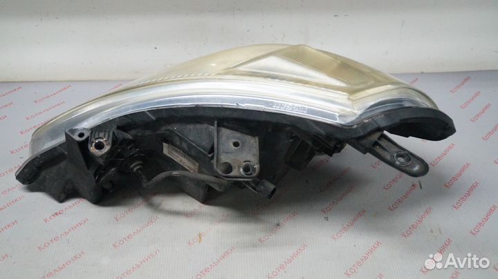 Nissan 26010-EM00B Фара правая