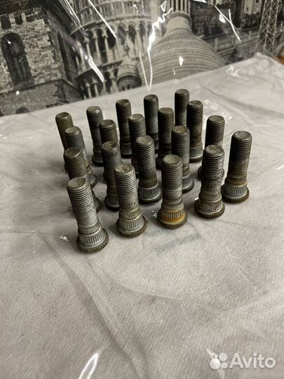 Комплект шпилек Nissan 4322270T00