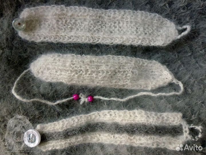 Браслет-напульсник из собачьей шерсти на запястье