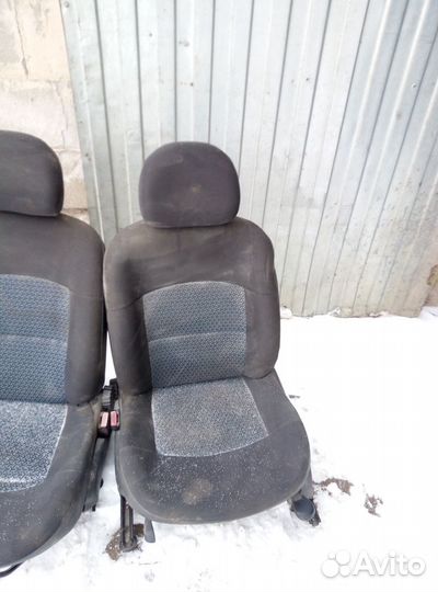 Комплект передних сидений для Renault Symbol