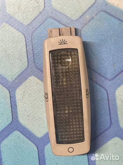 Плафон освещения салона 3B0947291