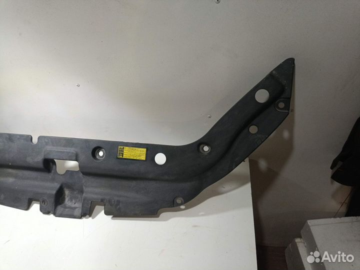 Кожух замка капота Toyota RAV4 III