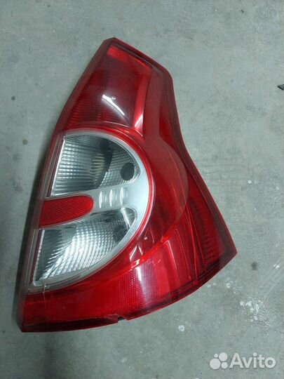 Задний правый фонарь Renault Sandero
