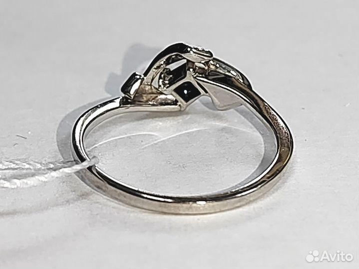 Золотое кольцо с камнем 18р