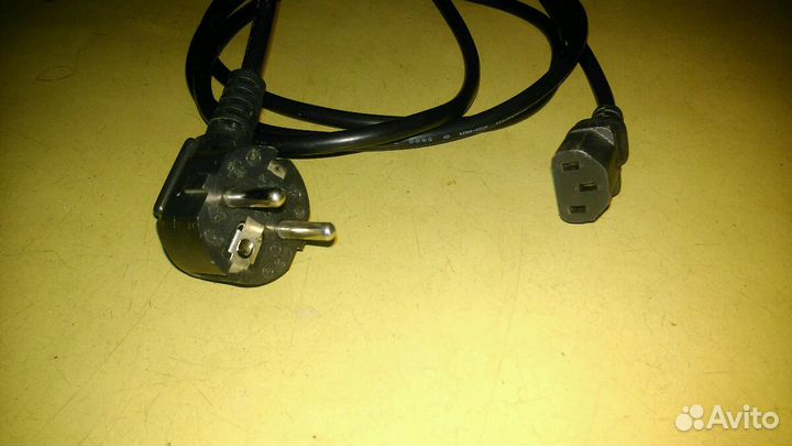 Два кабеля для компьютера