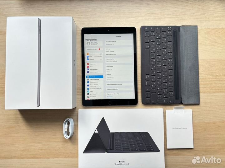 Apple iPad 7 + SMART Keyboard