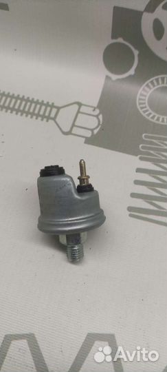 Датчик давления масла Mercedes 190 w201 w124