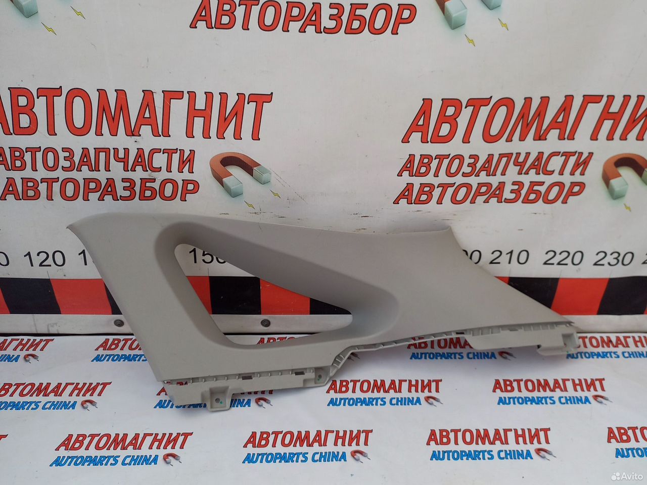 Обшивка задней стойки правая Exeed RX Эксид RX