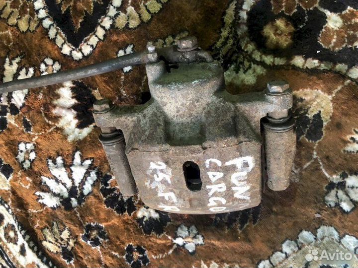 Суппорт передний правый Toyota Funcargo NCP25 1NZ