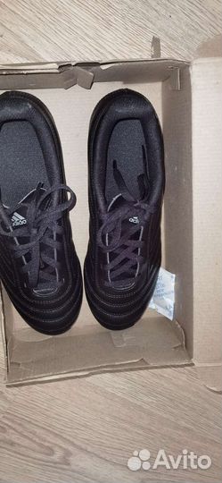 Футбольные бутсы adidas