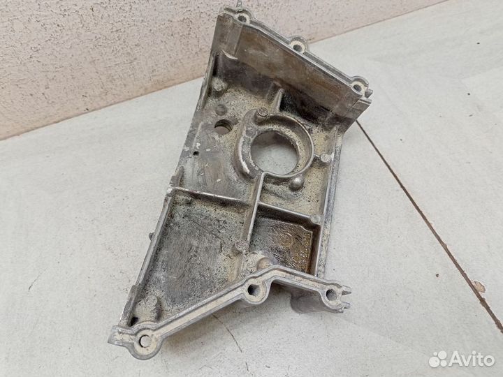 Крышка двигателя передняя