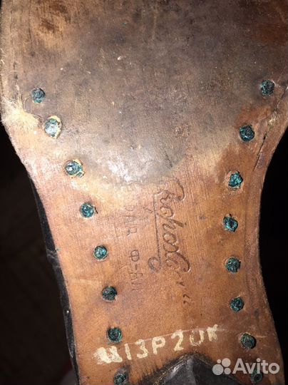 Ретро обувь для лыж