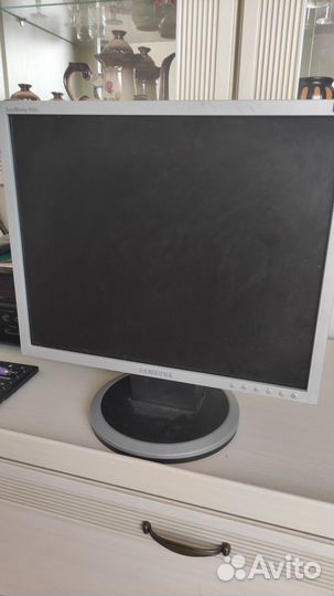 Монитор 19 дюймов