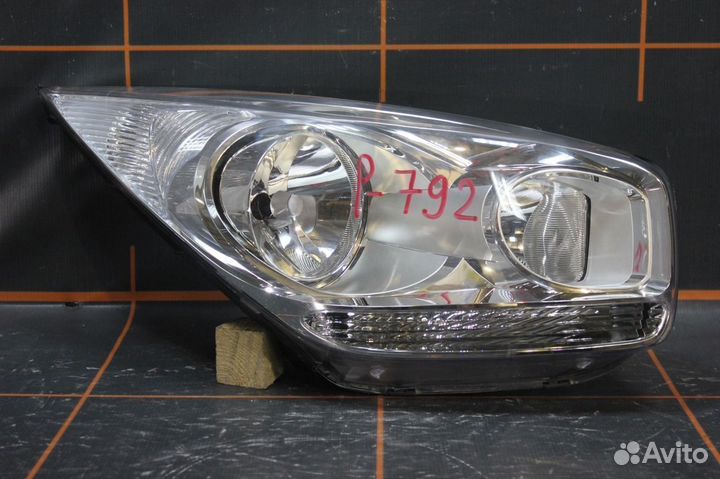 Фара основная правая - Kia Venga