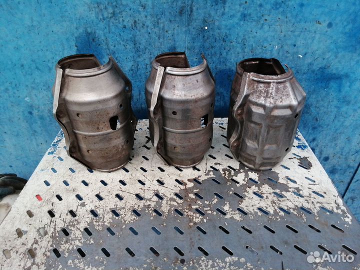 Кожух экран катализатора Toyota Land Cruiser 200