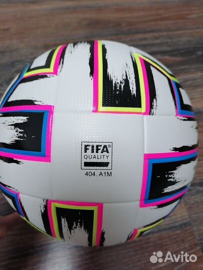 Футбольный мяч adidas